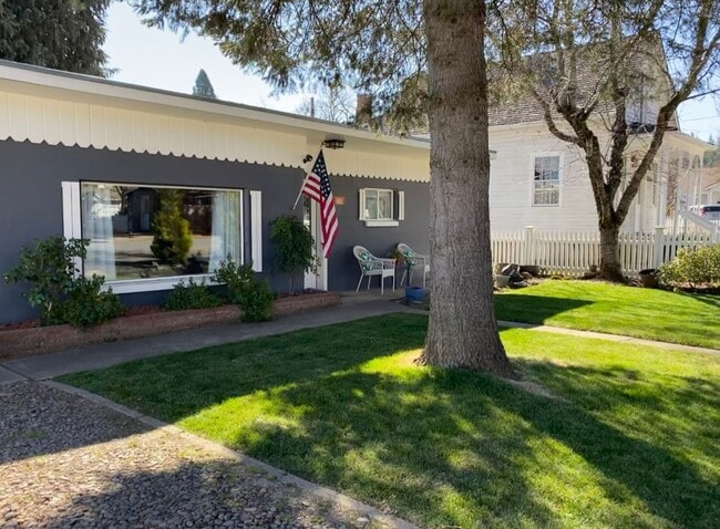 Building Photo - **Jacksonville Gem in the Historic Distric...
