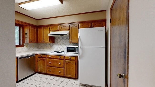 Building Photo - 2704 Wilderness Dr N