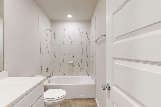 Building Photo - 1704 Gulin St