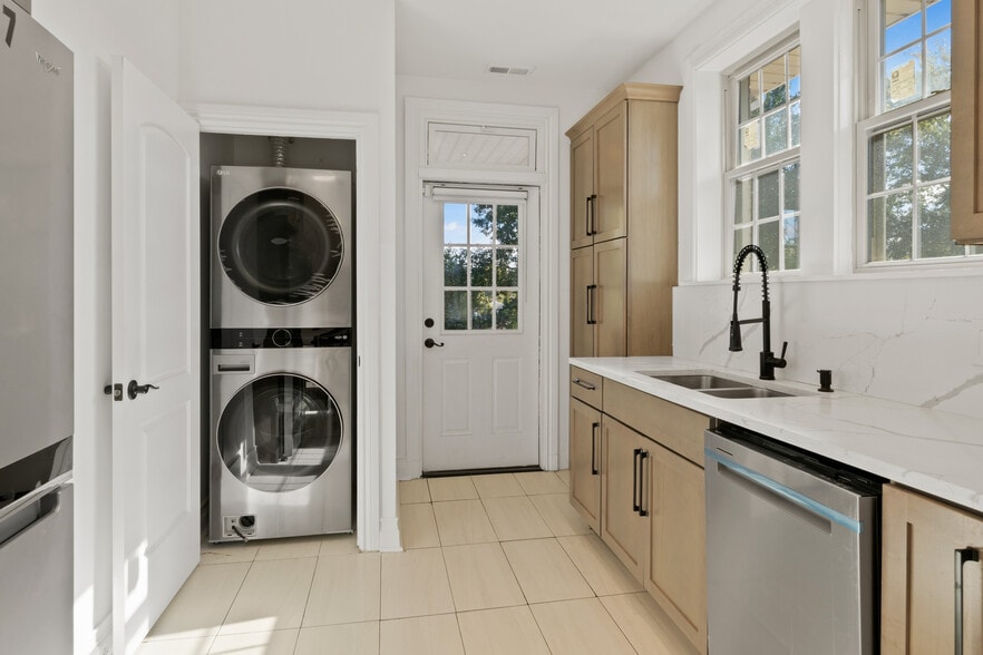 Kitchen - 7131 W Altgeld St