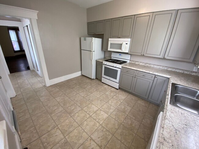 Building Photo - 426 E 15th Ave