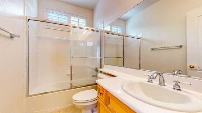 Building Photo - Beautiful 4 bedroom 3 full bath home with 2,902 Sq. FT. of living space.