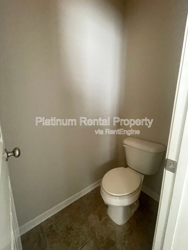 Building Photo - 7350 Silk Tree Pt
