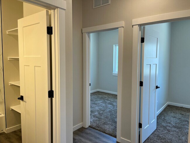 Building Photo - Available Now! Modern 3 Bedroom Townhome on the Westside of Idaho Falls!