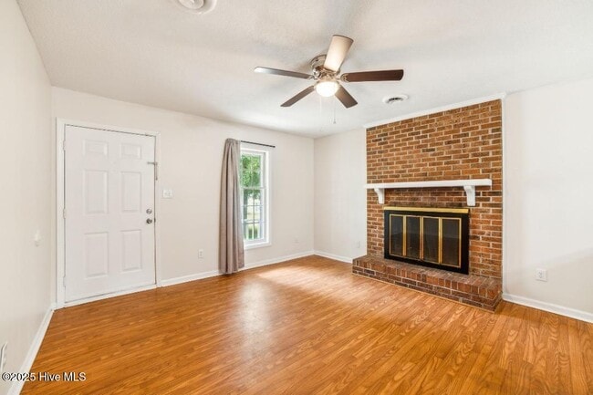 Building Photo - 210 Stillwood Dr