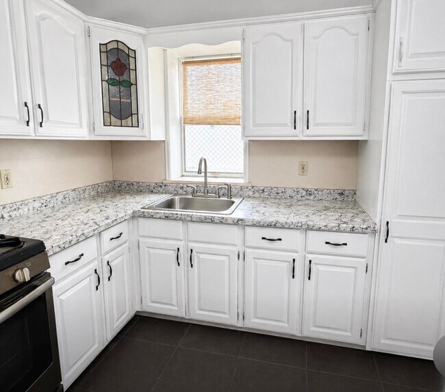 Building Photo - 146 W 27th St