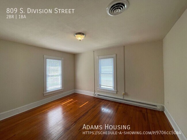 Building Photo - 809 S Division St