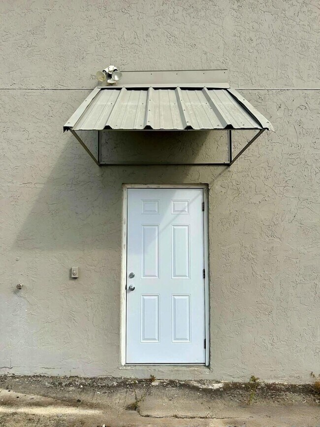 Building Photo - 341 Central Ave