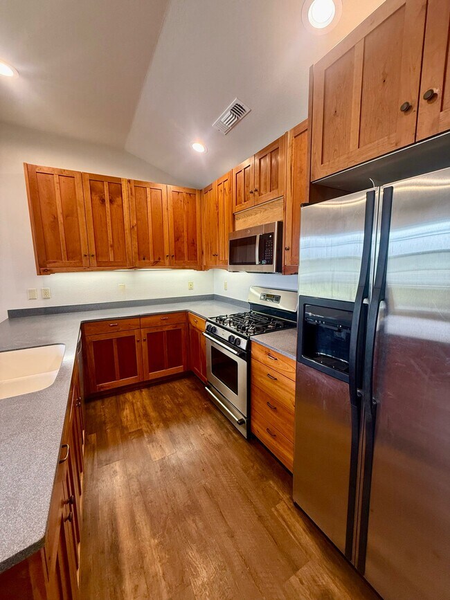 Building Photo - 16083 Indian Springs Ranch Rd