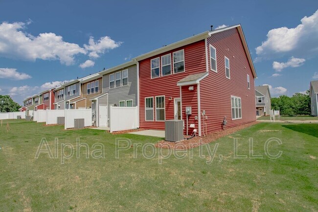 Building Photo - 385 Hague Dr