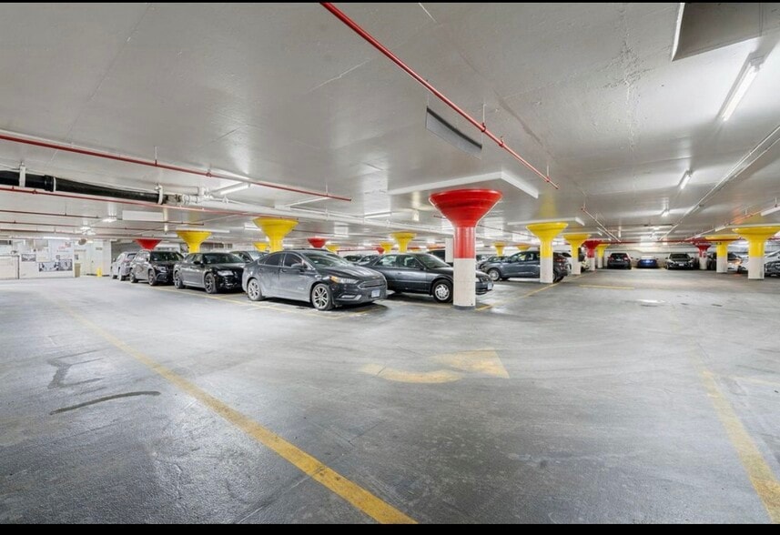 Building Photo - 3950 N Lake Shore Dr