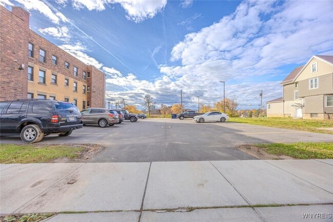 Building Photo - 530 Main St