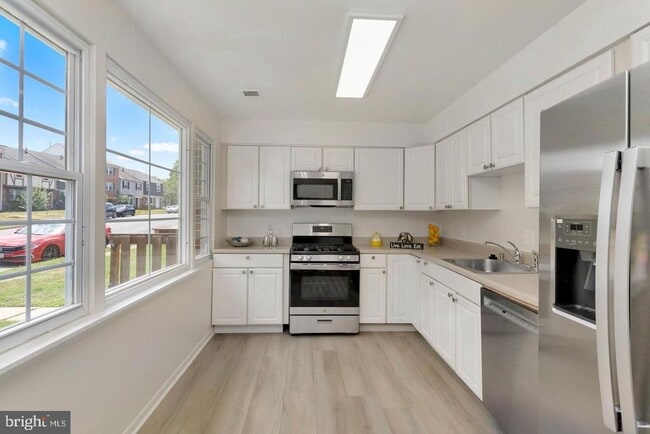 Building Photo - 1132 James Madison Cir