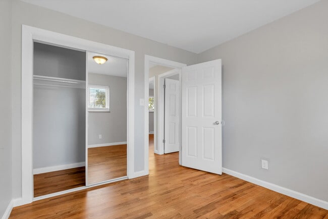 Building Photo - 1230 S Pierce St