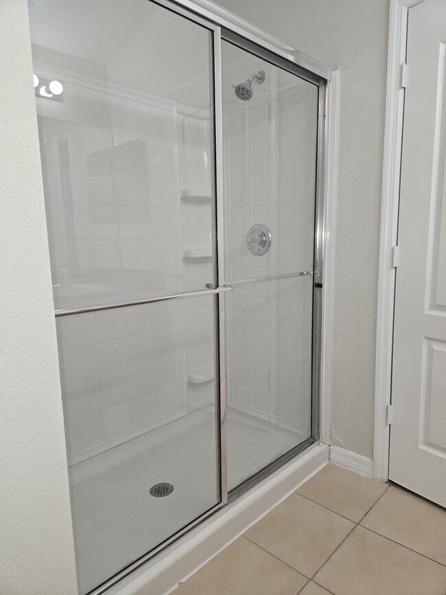 Building Photo - 3BD / 2.5BA Carriage Home