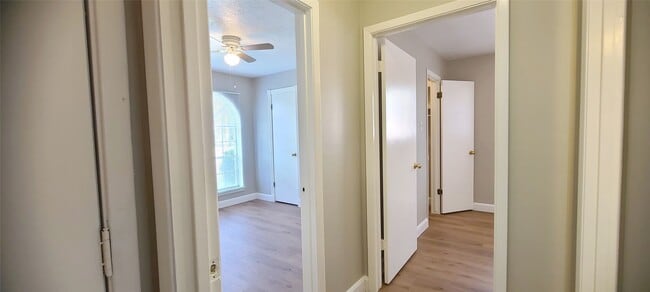 Building Photo - 10635 Tenneta Dr