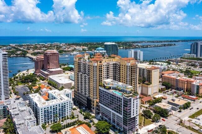 Building Photo - 701 S Olive Ave