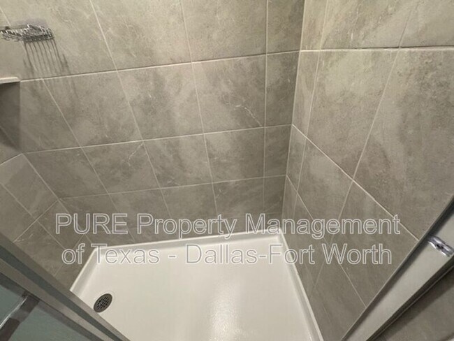 Building Photo - 2929 Dora Dr