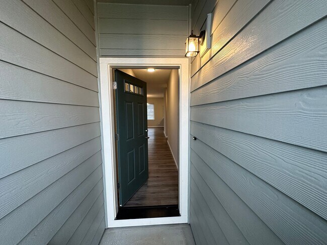 Building Photo - 553