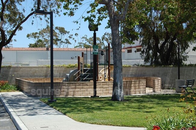 Building Photo - 2075 Blackberry Cir