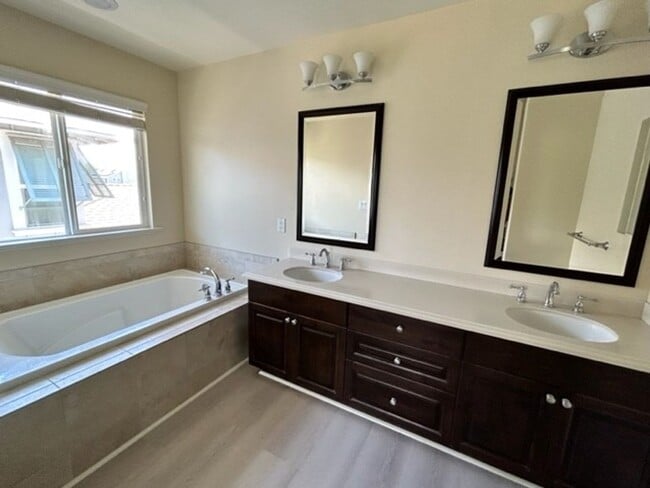 Building Photo - Newer Beautiful 4-Br/2.5-BA Home - Hoakalei Golf Course