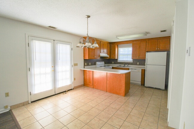 Building Photo - 824 Shaw Rd