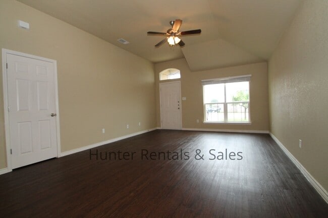 Building Photo - Airport and Texas A&M Central Texas Nearby!