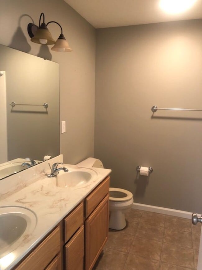 Building Photo - STONES CROSSING...3 Bed 2 Bath