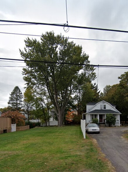 Building Photo - 451 Oak St