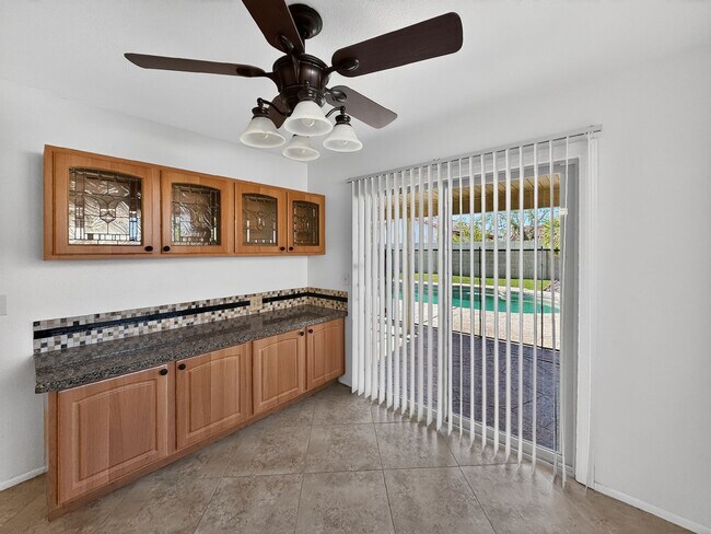 Building Photo - Spacious 4 Bedroom Pool Home in Quiet Cul De Sac