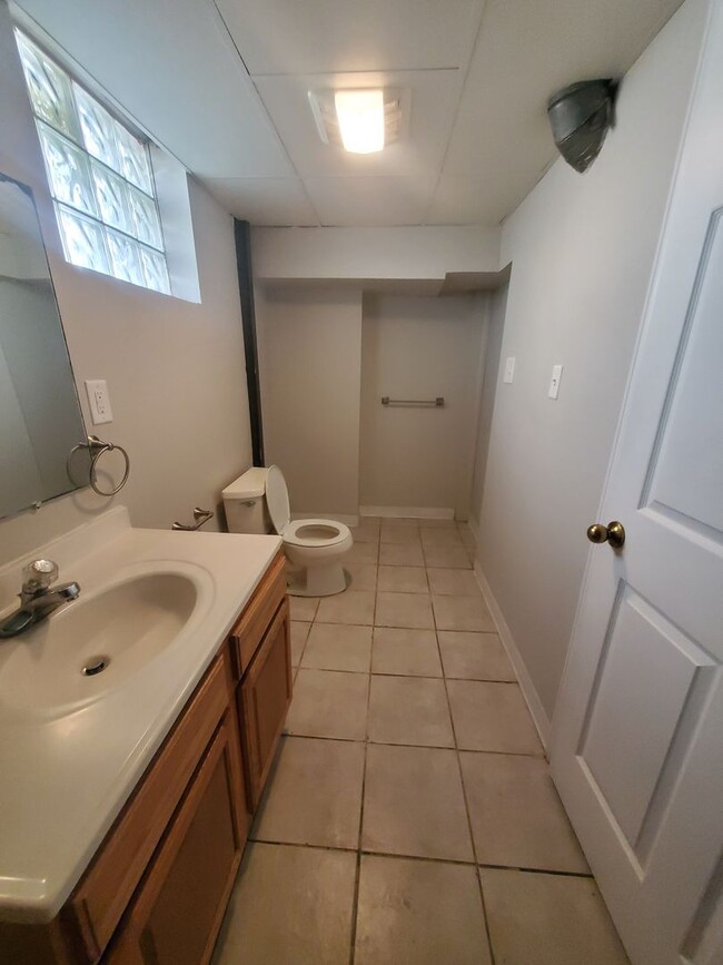 Building Photo - 2 Bed 2 Bath House with a One Car Garage