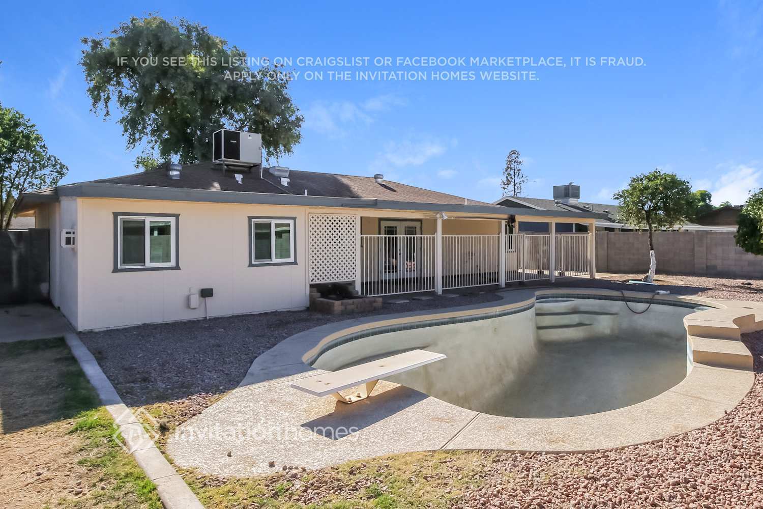 Building Photo - 2926 E Escondido Ave