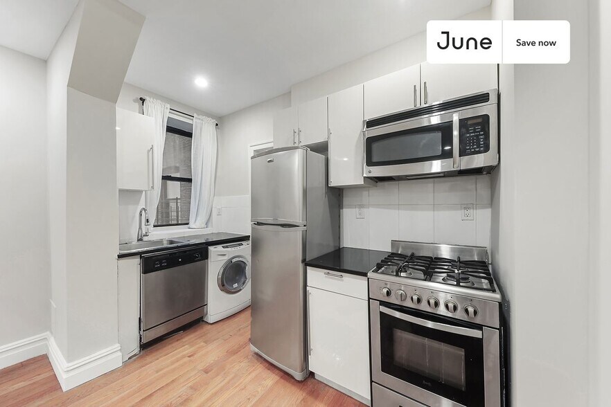 Building Photo - 736 Riverside Dr