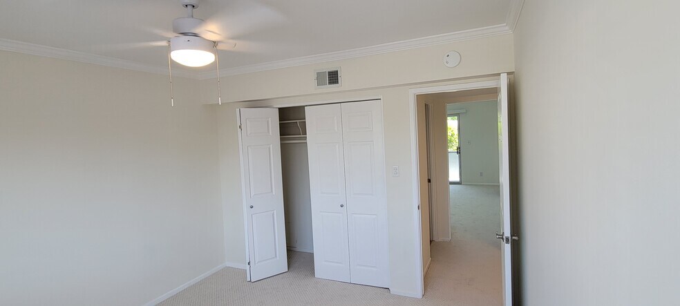 Building Photo - 4251 W Sarah St
