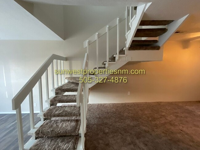 Building Photo - 2 Bedroom, 1.5 Bathroom with Garage