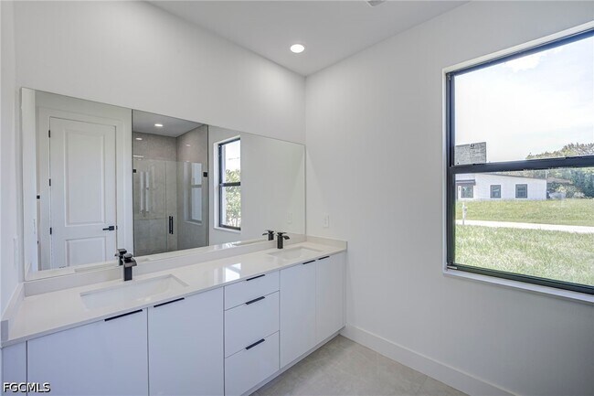 Building Photo - 3500 33rd St SW