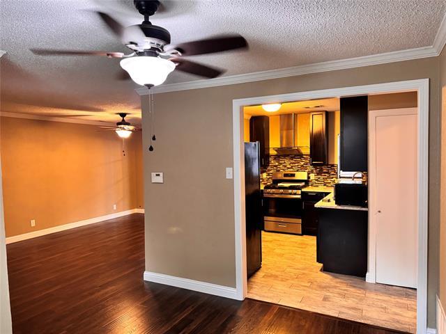 Building Photo - 912 Iowa St