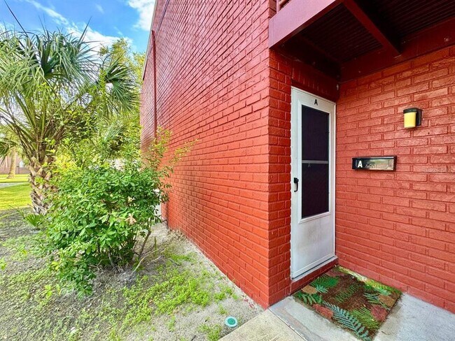 Building Photo - 1095 82nd Terrace N