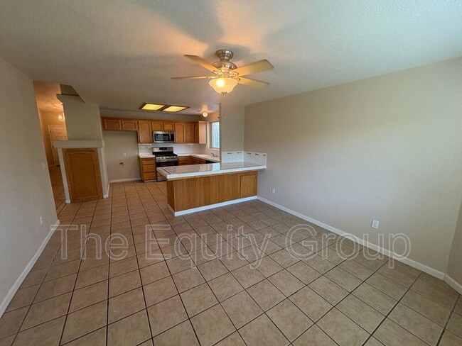 Building Photo - 3645 E Vista Dr