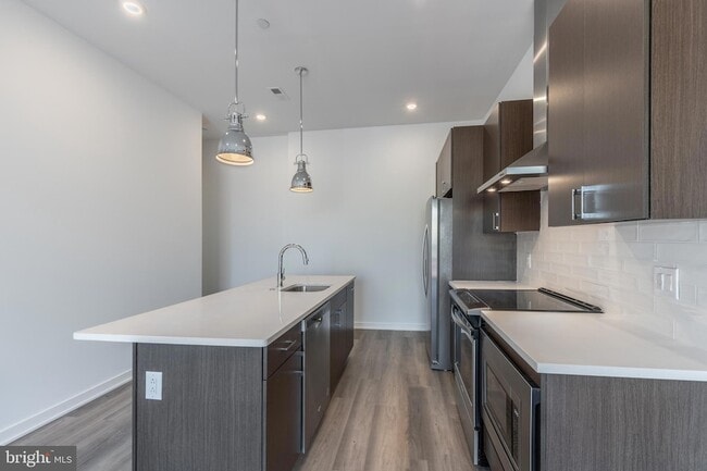 Building Photo - 710 N 16th St