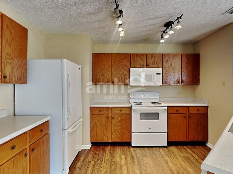 Building Photo - 3110 Brandenburg Dr