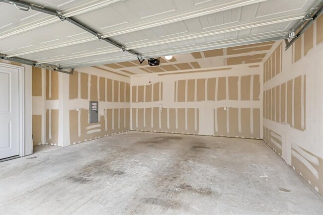 Building Photo - 8501 Looksee Ln