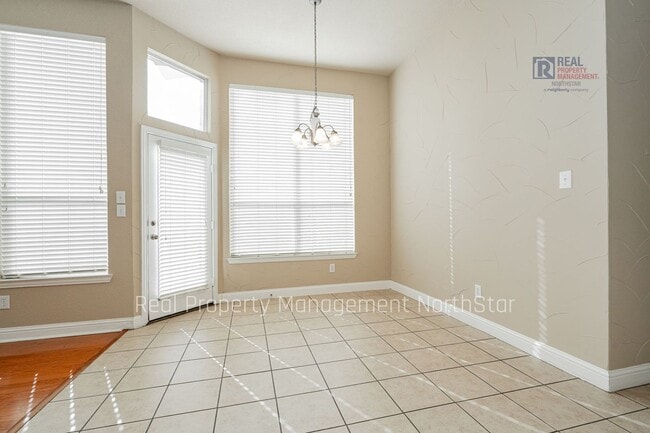 Building Photo - Lake Views, Space & Lifestyle – Ask about our move in specials!