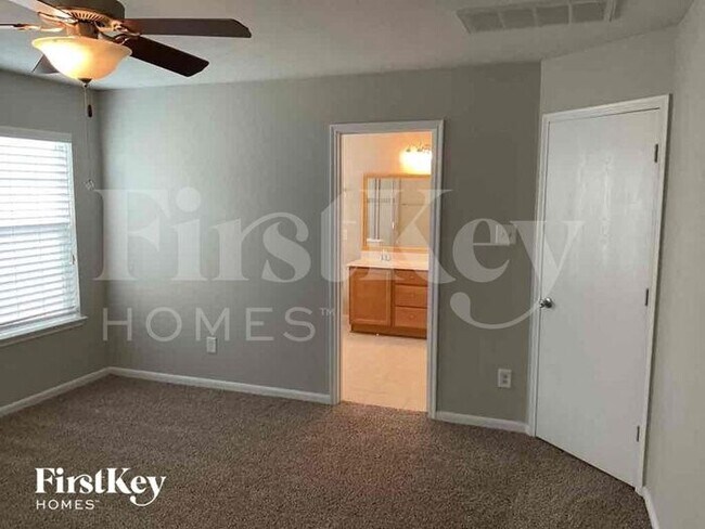 Building Photo - 6626 Hollow Harvest Ln