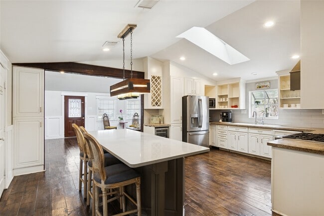 Building Photo - 1910 East Ave