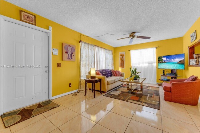 Building Photo - 6500 SW 41st Ct
