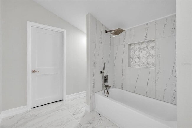 Building Photo - 4520 Pine Hollow Dr