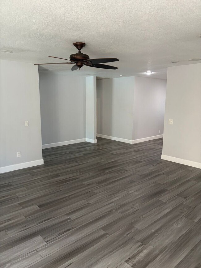 Building Photo - 1118 Zircon St