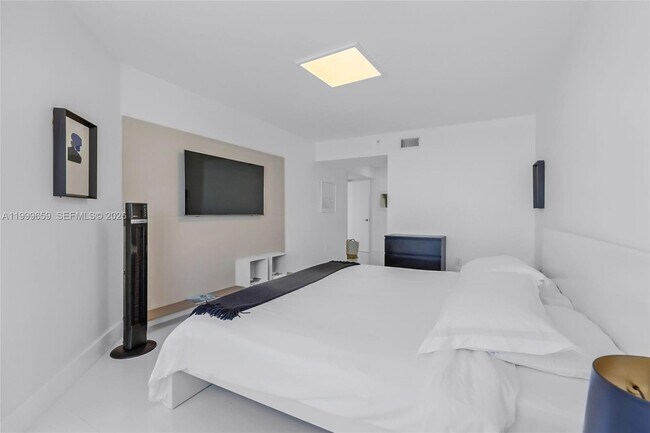 Building Photo - 6301 Collins Ave