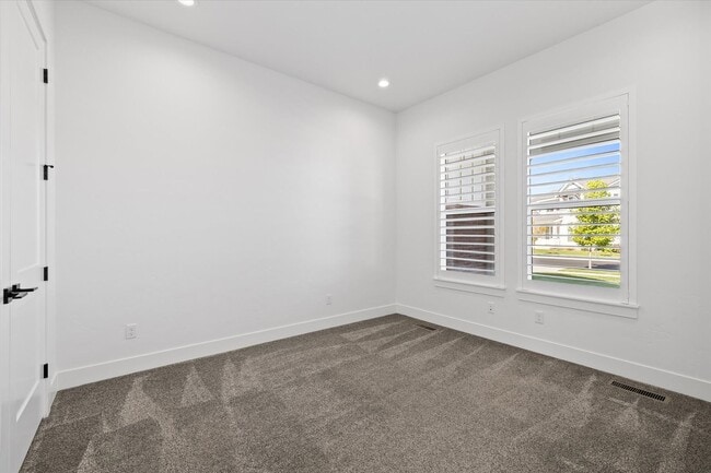 Building Photo - Luxury 5-Bed + Bonus + RV Garage Home for ...